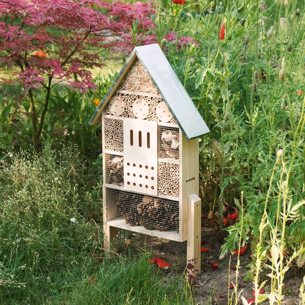 Navaris Wooden Insect House with Stakes - Extra Large Brown Butterfly Hibernation Box with 1x Hotel & 2x Stakes (1 Pack)