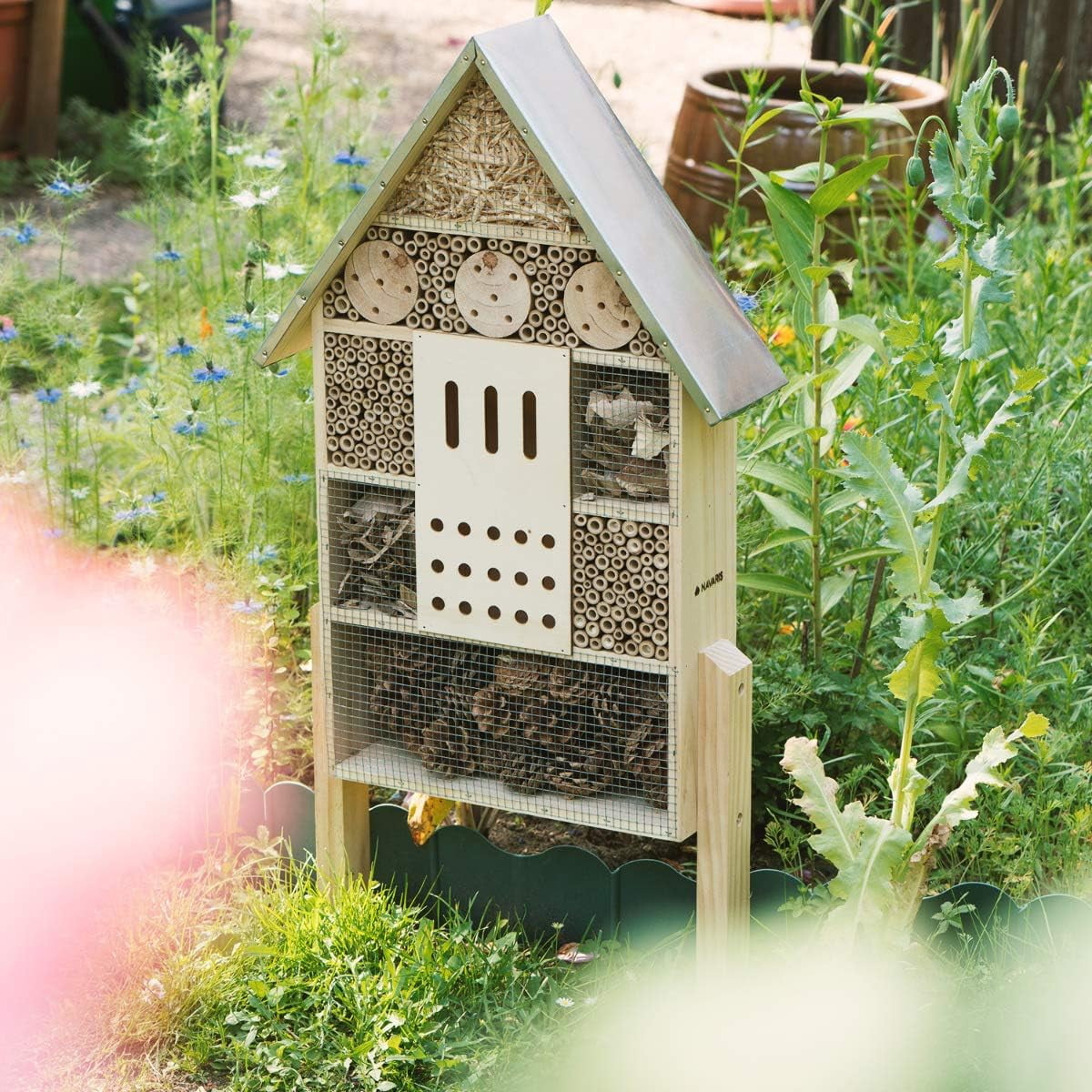 Navaris Wooden Insect House with Stakes - Extra Large Brown Butterfly Hibernation Box with 1x Hotel & 2x Stakes (1 Pack)