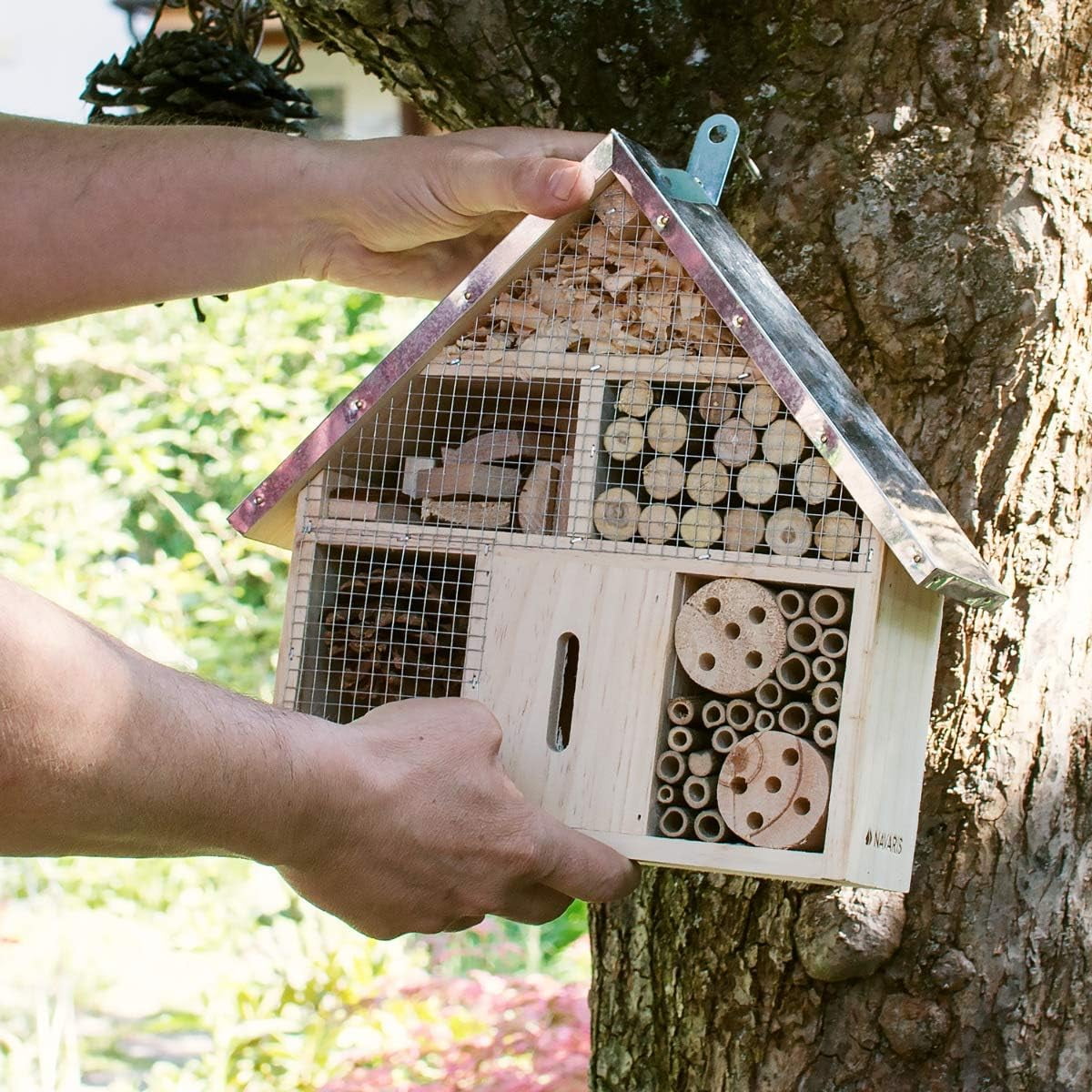 Navaris M Wooden Insect Hotel - 10 x 11 x 3 Inches - Natural Wood Insect Home Bamboo Nesting Habitat - Garden Shelter for Bees, Butterflies, Ladybugs
