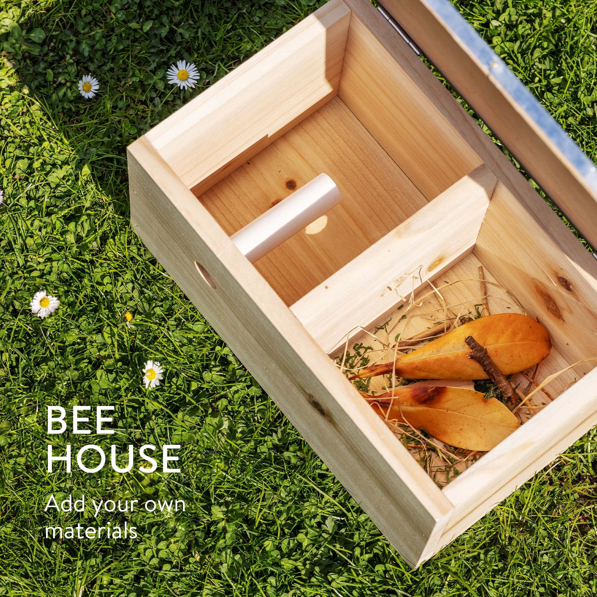 Navaris Wooden Bumblebee House for Garden - Wood Shelter Nesting Habitat Hotel for Bees - Bumble Bee Home Box with Metal Roof - 11.8"x7.9"x5.7"